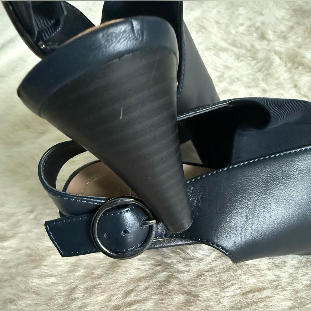 Alfani Women's Leather Peep Toe Casual Ankle Strap shoes in New Navy 8.5 - Picture 6 of 6